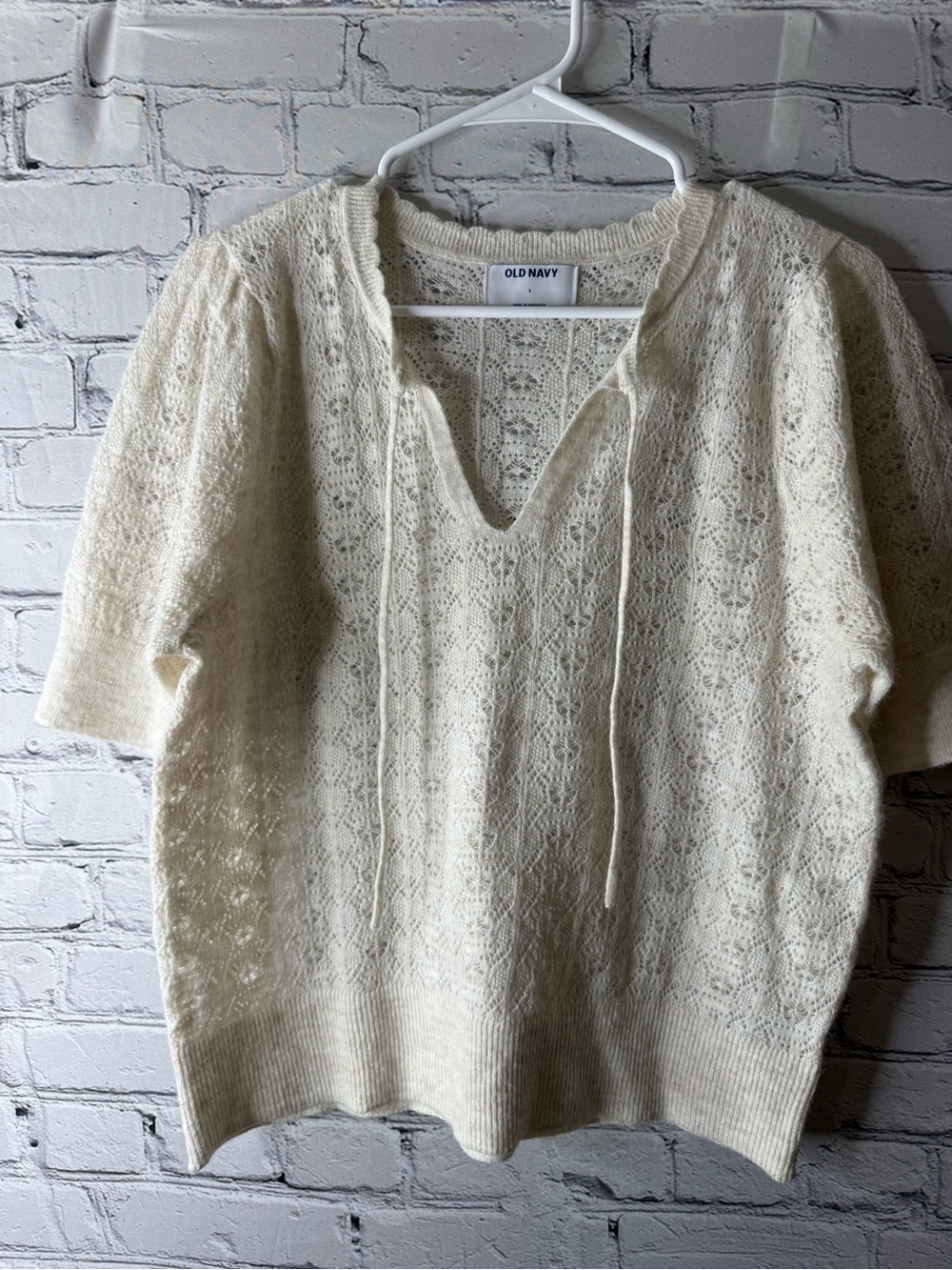 Vintage Old Navy Cream Lace-Pattern V-Neck Tie Sweater size large